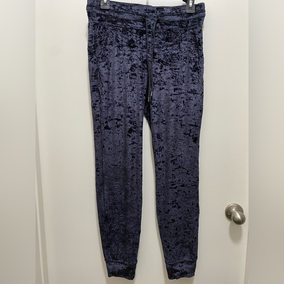 Lululemon crushed velvet set jacket size 6, jogger size 8 color : black - Picture 6 of 7